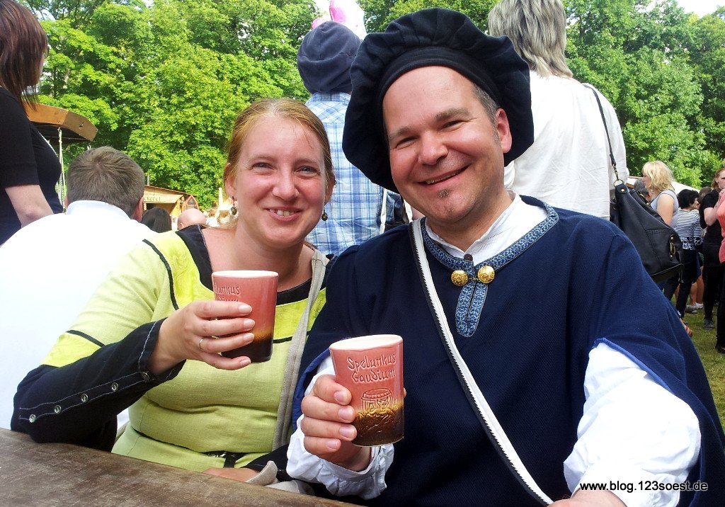 Simone und Jost: Prost!