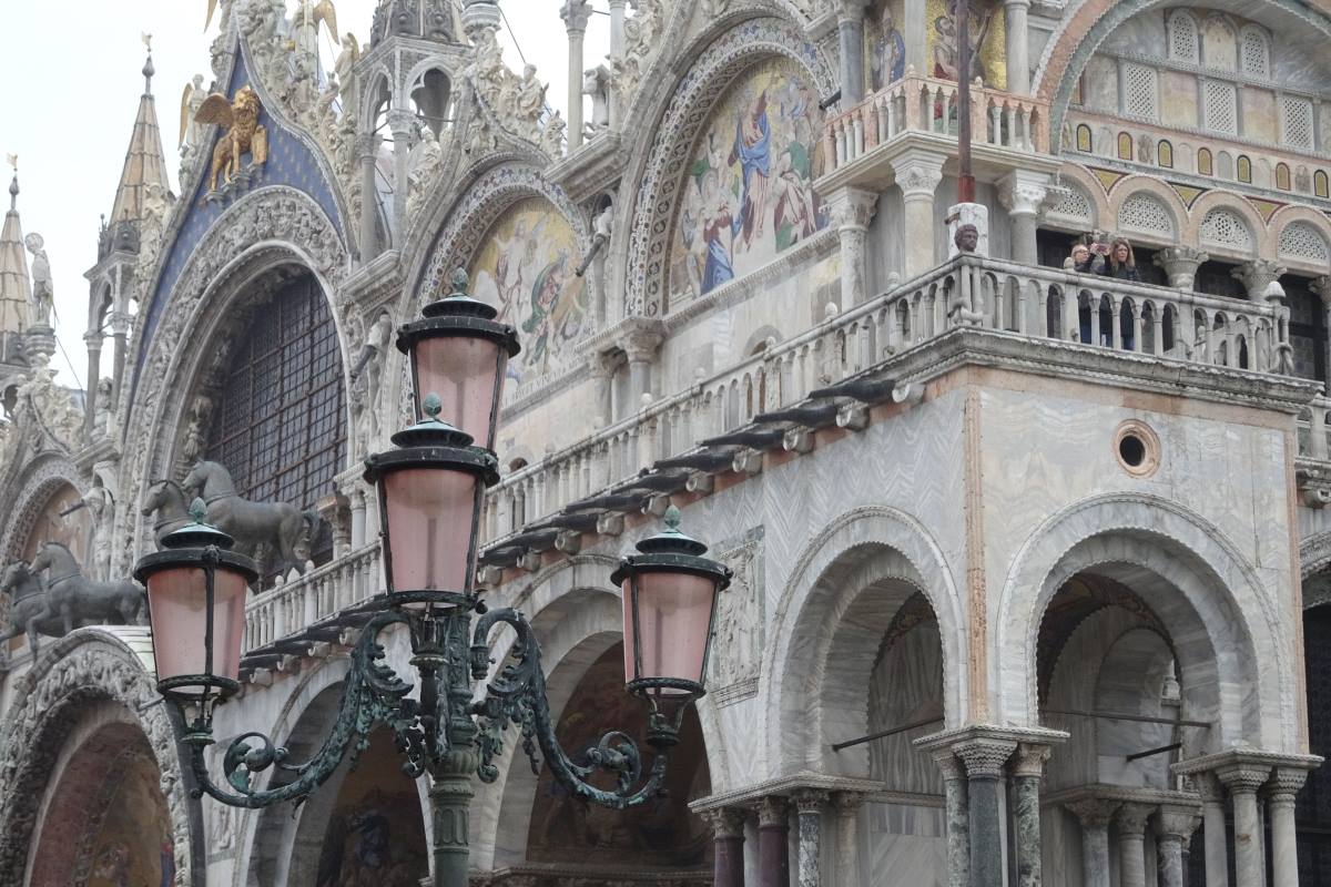 Laterne vor Markusdom Laterne vor Markusdom