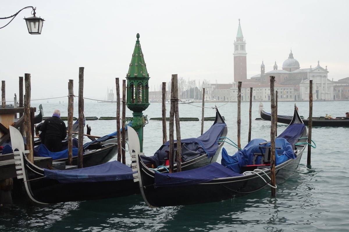 Gondeln am Markusplatz Gondeln am Markusplatz