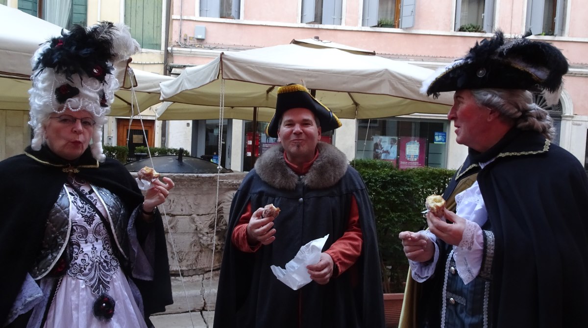 Pro-Tipp: Frittelle schmecken auch im Rokoko! Pro-Tipp: Frittelle schmecken auch im Rokoko!